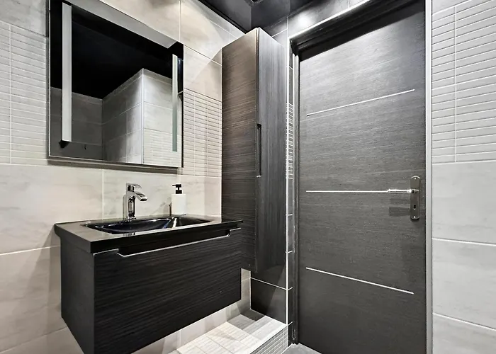 Appartement Avec Balcon Et Parking Privé *