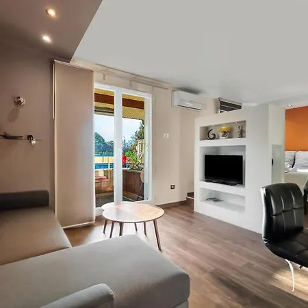 Апартаменты Avec Balcon Et Parking Prive