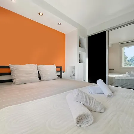 Апартаменты Avec Balcon Et Parking Prive *